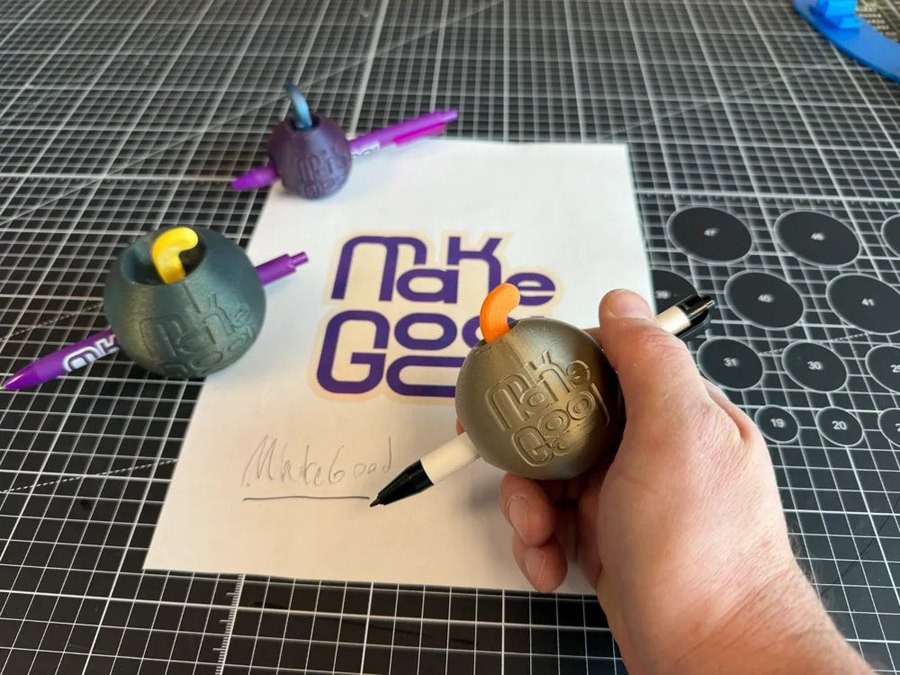 Pen Ball, a free 3D printed assistive device